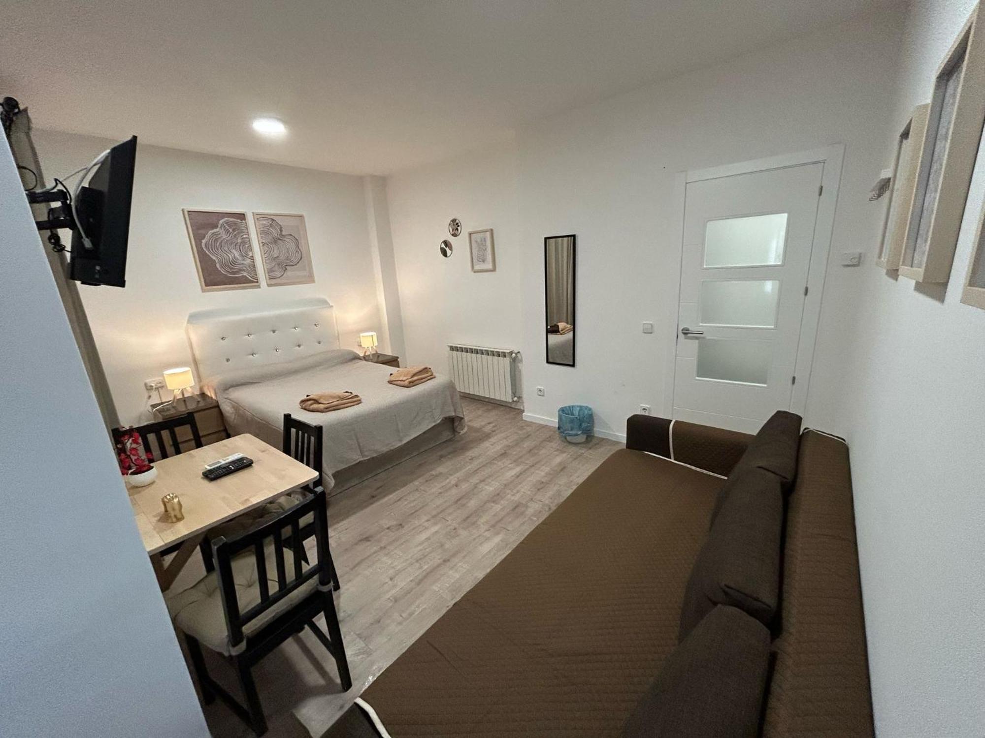Habitaciones En Embajadores — Photos 1