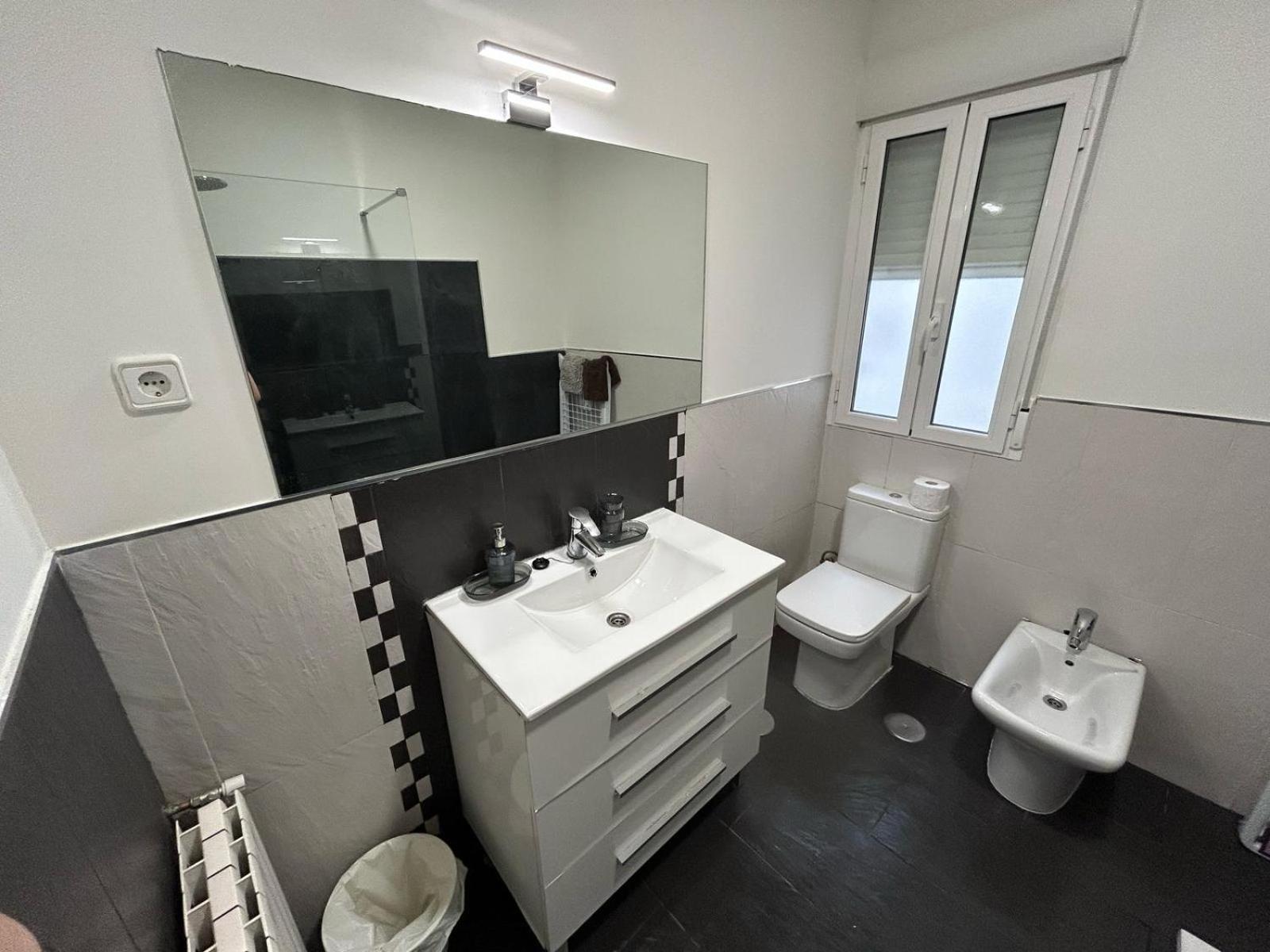 Habitaciones En Embajadores — Photos 3