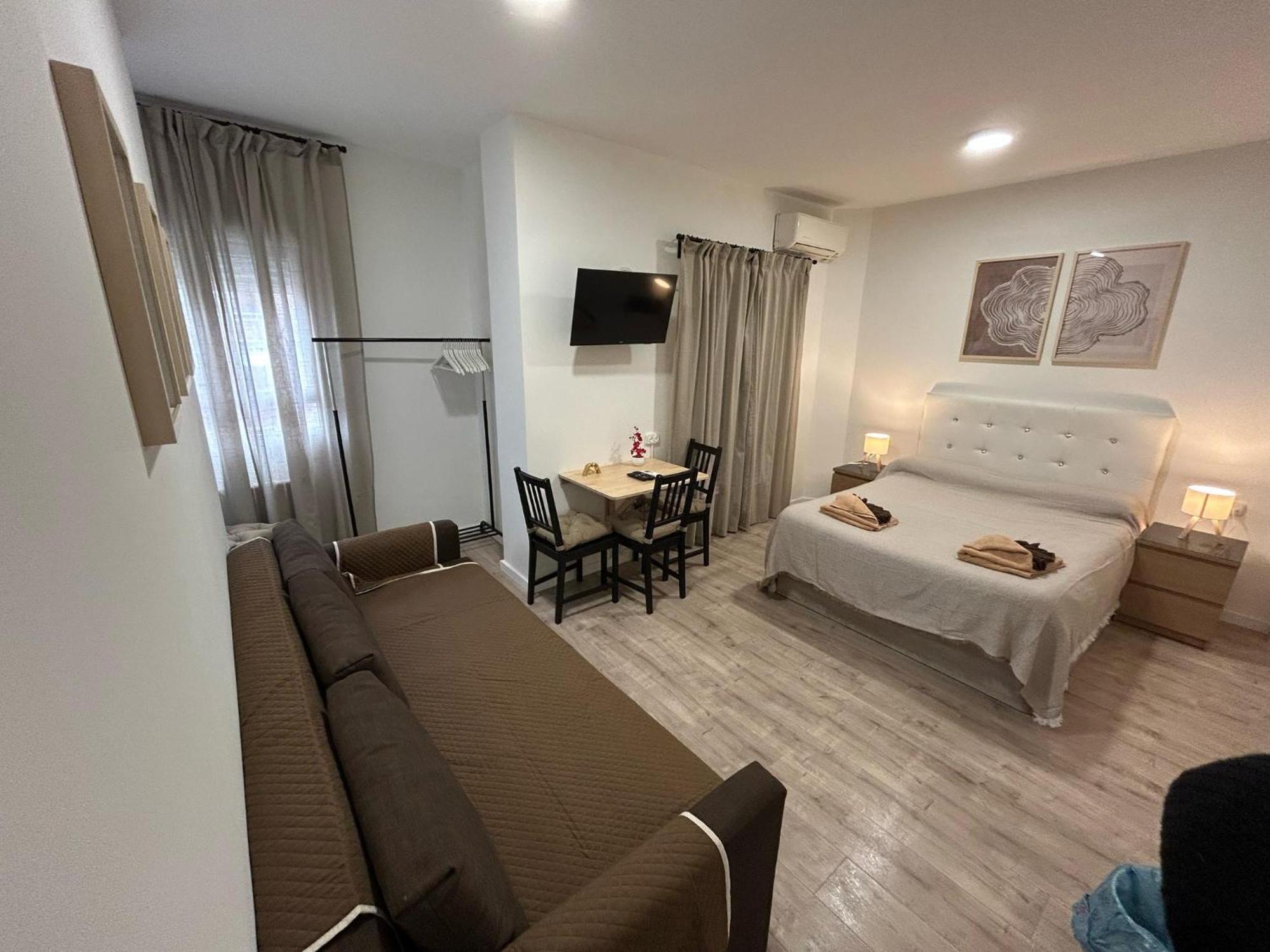 Habitaciones En Embajadores, Madrid